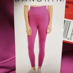 Danskin Womens Magenta 7/8 Leggings.